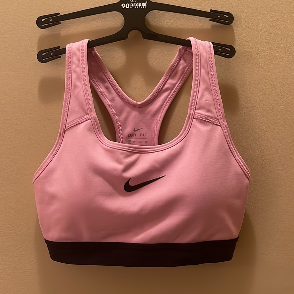 Nike- X-Small Light Pink sports bra. Lightly worn.